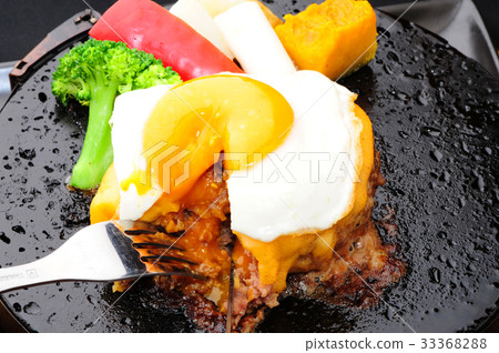 Cheese hamburger fried egg 33368288