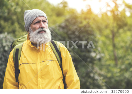 Serious old man traveling in wild nature Serious old man traveling in wild nature 33370900