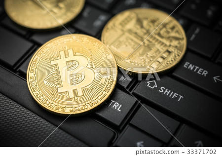 close up golden bitcoin coin crypto Currency   33371702