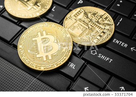 close up golden bitcoin coin crypto Currency   33371704