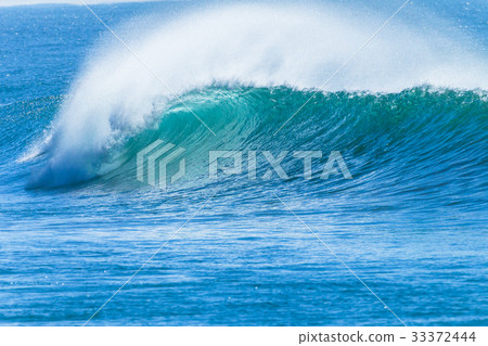Ocean Wave Closeup Ocean Wave Closeup 33372444