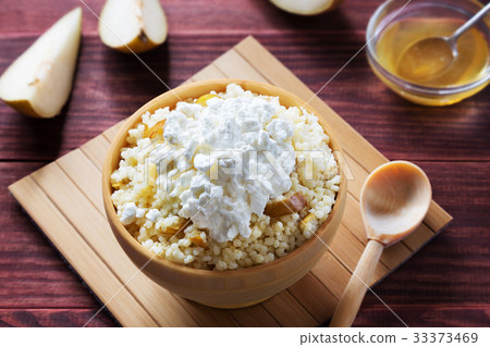 Bowl of millet porridge with pear 33373469