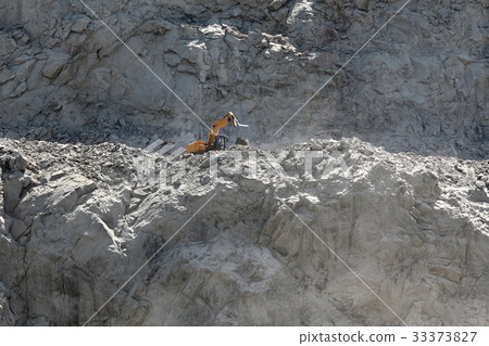 Stones excavation in mountain 33373827