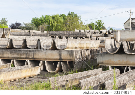 Prefabricated in cement for the construction canal 33374954