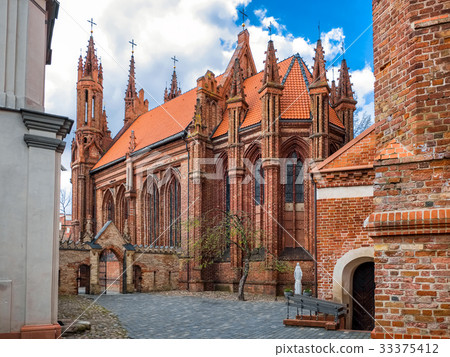 Courtyard of Anne and Bernardine church. Vilnius. 33375412