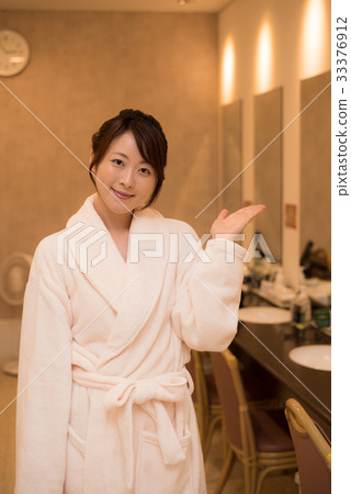 Powder room woman 33376912