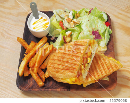 Grilled Cuban sandwich  33379068