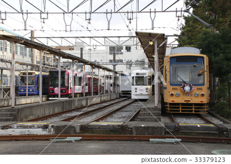 Completely retired Toden 7000 (yellow) 33379123