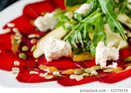 beetroot carpaccio 33379516