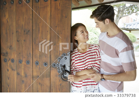 Couple, Bukchon Hanok Village, Jongno-gu, Seoul 33379738