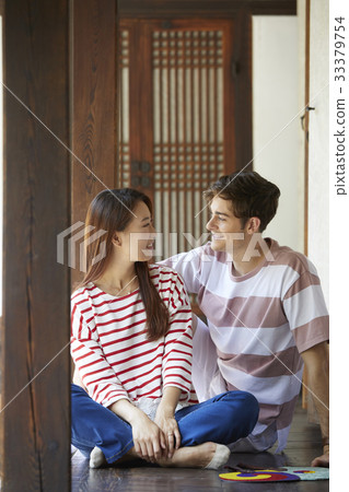 Couple, Bukchon Hanok Village, Jongno-gu, Seoul 33379754