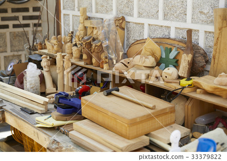 Carving, carving, woodwork, doll, hammer, Bukchon Hanok Village, Jongno-gu, Seoul 33379822