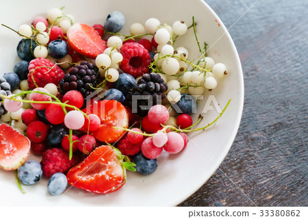 frozen berries frozen berries 33380862