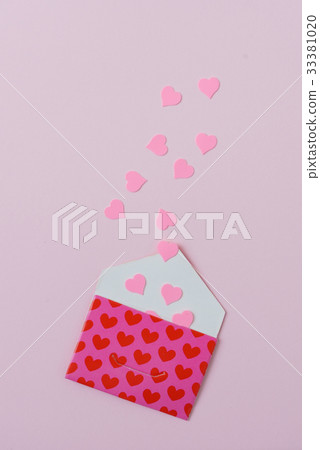 envelope with hearts 33381020