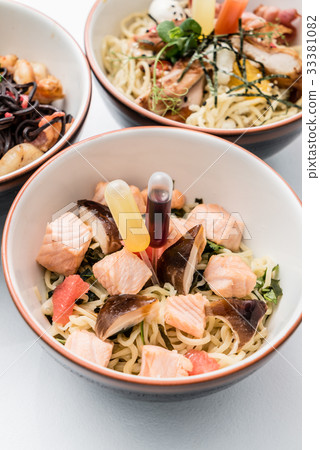 asian noodle 33381082