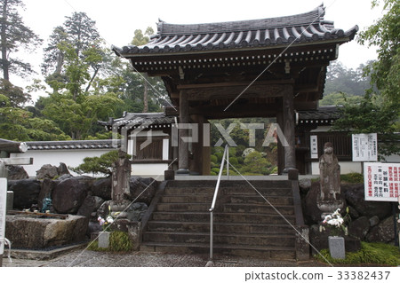 At Seitenin Shorakuji Temple 33382437