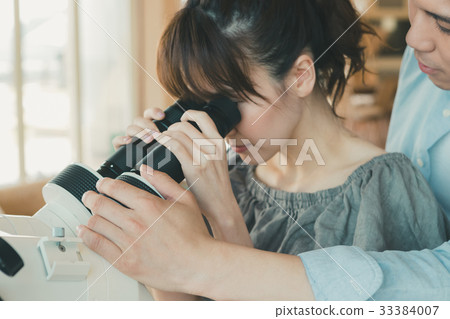 heterosexual couple, man and woman, field glass 33384007
