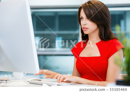 Modern successful business woman 33385469