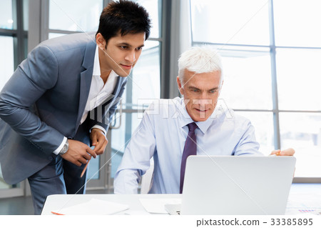 Working together effectively 33385895