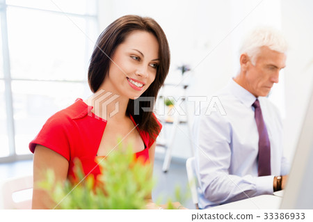 Two business collegue in office 33386933