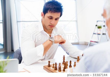 Strategic play 33387144