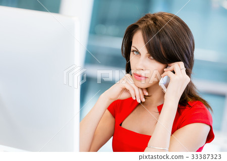Modern successful business woman Modern successful business woman 33387323