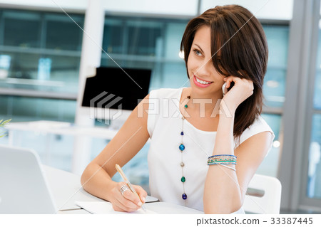 Modern successful business woman Modern successful business woman 33387445