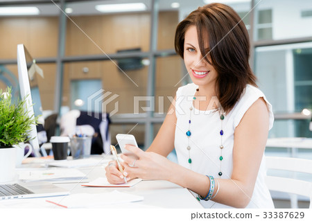 Modern successful business woman Modern successful business woman 33387629