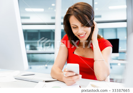 Modern successful business woman Modern successful business woman 33387665