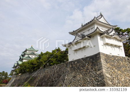 Nagoya castle in autumn 33392139