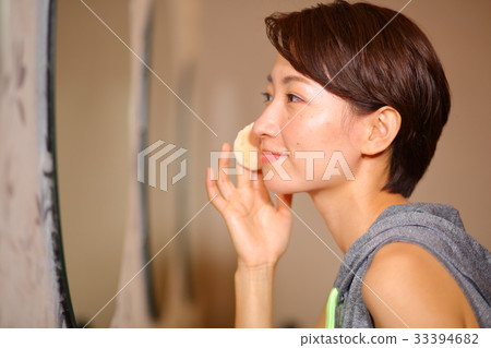 Fitness powder room 33394682