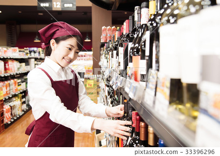 Supermarket supermarket clerk staff 33396296