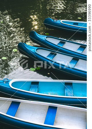 Canoe boats waiting for tourist hire on the lake Canoe boats waiting for tourist hire on the lake 33396990