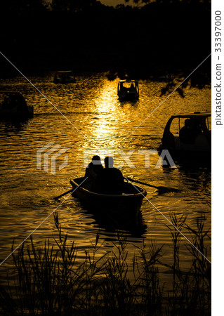 Silhouette of a rowing boat 33397000