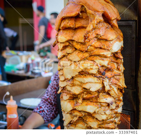 Cutting of hen Turkish food Doner Kebab 33397401