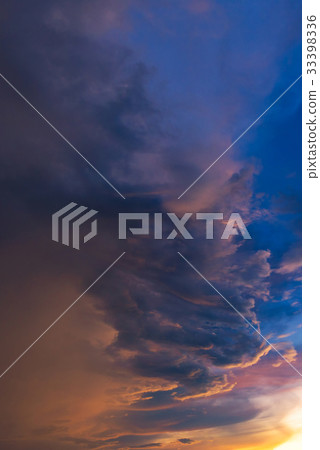 Dramatic sky with storm cloud before raining 33398336