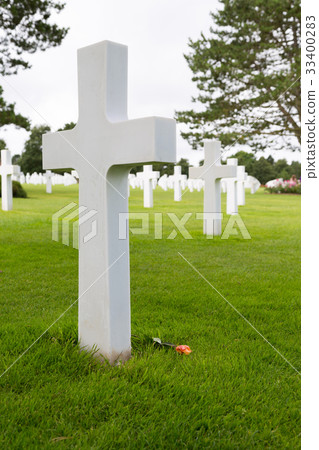White crosses in American Cemetery White crosses in American Cemetery 33400283
