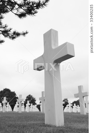 White crosses in American Cemetery White crosses in American Cemetery 33400285