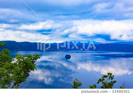 View Lake Mashu from Mashu Daiichi Observatory 33400301