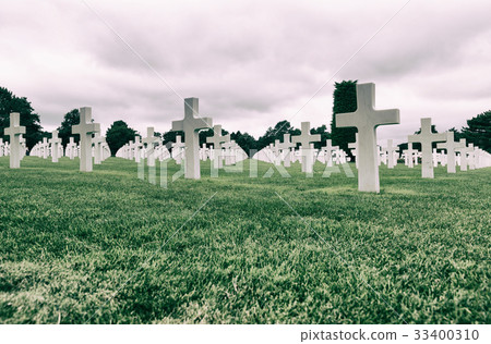 White crosses in American Cemetery White crosses in American Cemetery 33400310