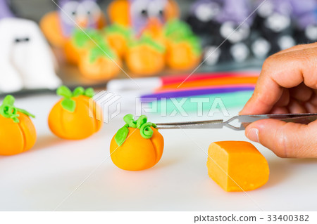 Confectioner with figures of halloween Confectioner with figures of halloween 33400382