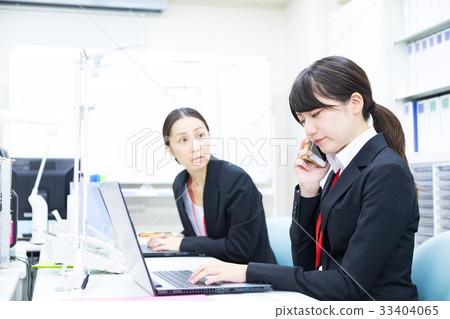 Female employee OL business man corresponding to the phone Office worker Office image Business image Female employee OL business man corresponding to the phone Office worker Office image Business image 33404065