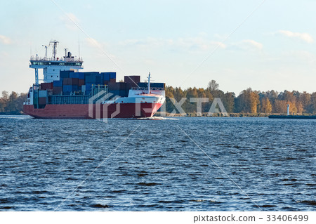 Red container ship Red container ship 33406499