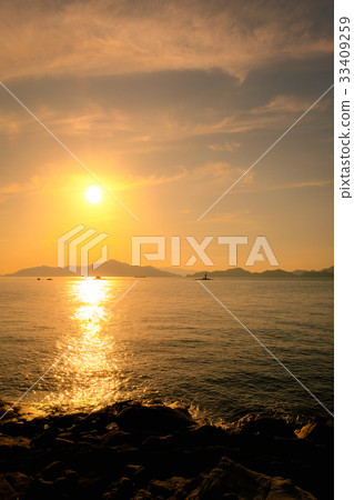 Sunset in the Seto Inland Sea Sunset in the Seto Inland Sea 33409259