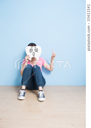 woman take surprise tooth woman take surprise tooth 33411541