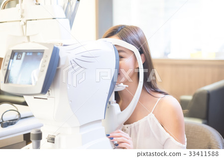 woman with optometry woman with optometry 33411588