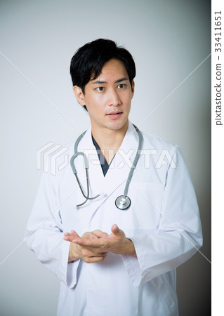 Medical staff (white coat) 33411651