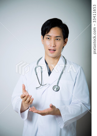 Medical staff (white coat) 33411653