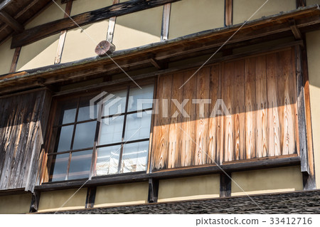 Exterior of old houses (two-story) Exterior of old houses (two-story) 33412716