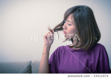 Hair trouble 30s female 33412874
